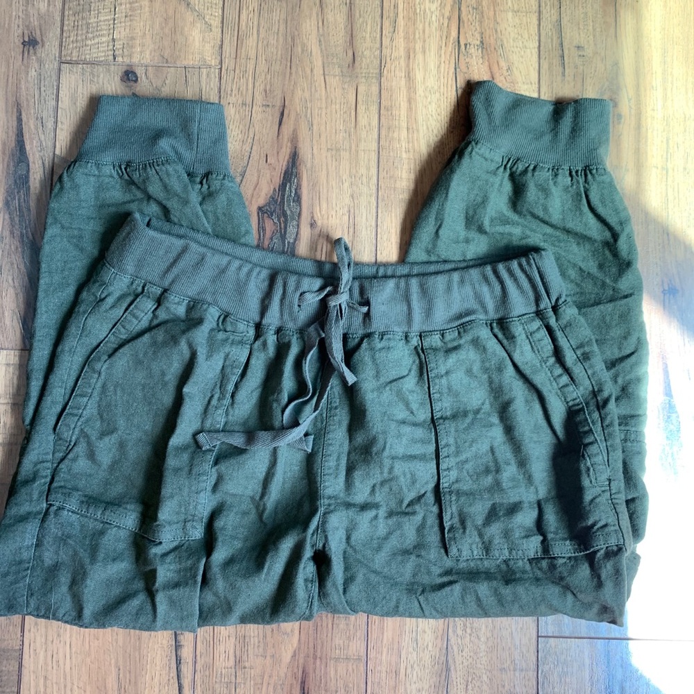 Green Cropped Pants
